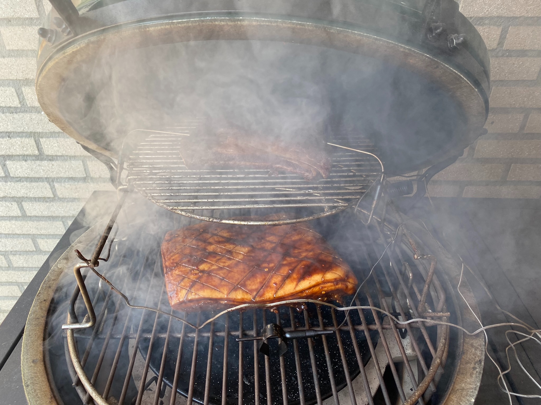 Buikspek roken op de kamado